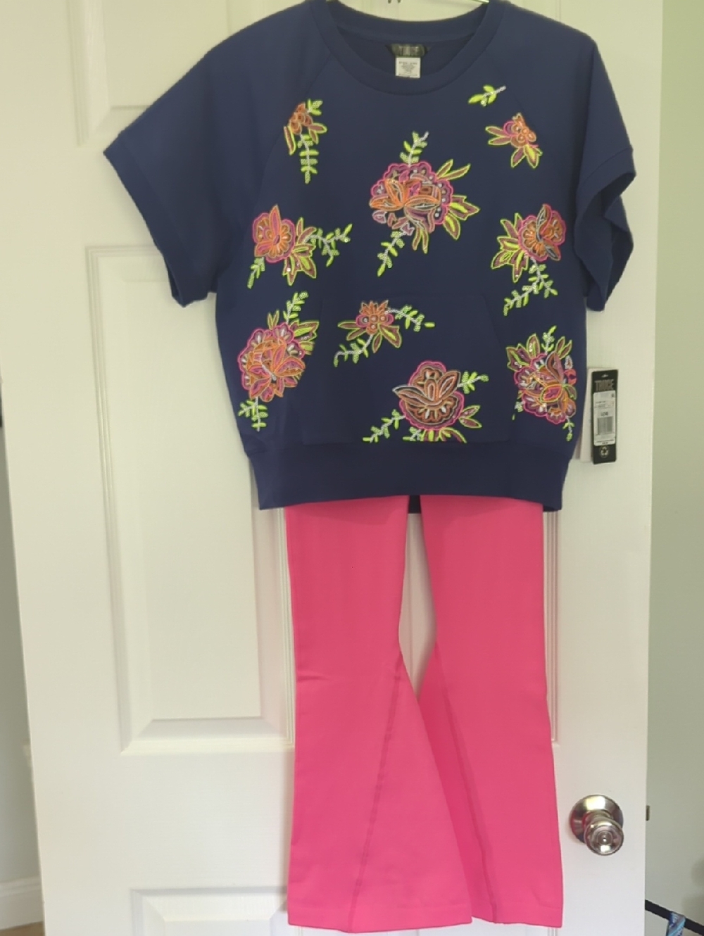 NWT Navy Floral Embroidered Sweatshirt with Hot Pink Flare Leggings Size Large